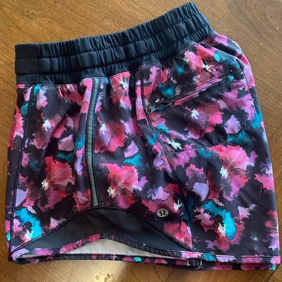 lululemon athletica Pants - LULULEMON Speed Up Short - size womens 4